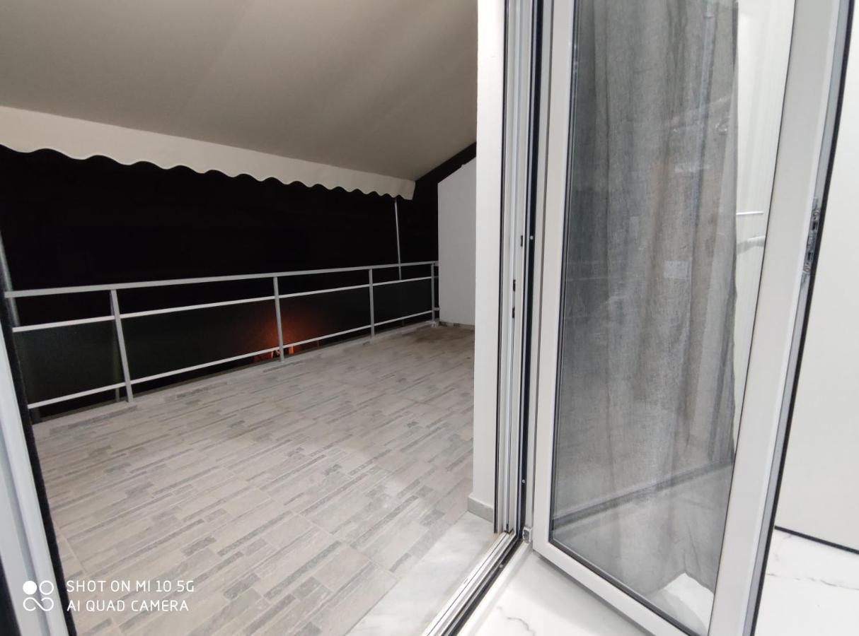 Modern Apartment With A Huge Terrace Афины Экстерьер фото